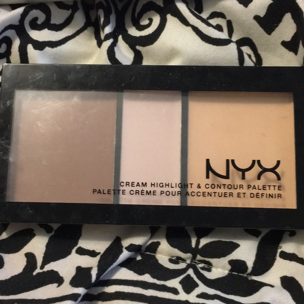 Nyx cream highlight and contour pallate